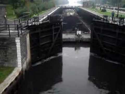 otwieranie śluzy - kanal gliwicki - śluza łabędy