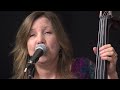 Folk Alley Sessions: Missy Raines and the New Hip- "When the Day is Done"