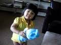 videos de Simple joys in the eyes of a child