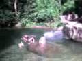 Desfile na cachoeira