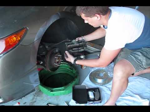 How to replace brake pads and rotors on Honda Civic 2007 part 1