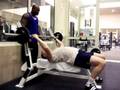 videos de 130lb bench press 2nd set
