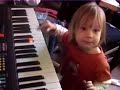 Marie-Claire speelt muziek van de Efteling