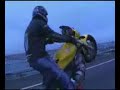 Moto Weely, empinando motos