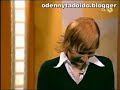 Apresentadora do jornal turco solta um pum ao vivo, e depois ainda dá uma abanadinha! HAHAHAHAHHAHA!
