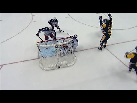Video: Malkin bats the puck out of mid-air to give Penguins the lead