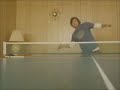 cachorro que joga tenis de mesa