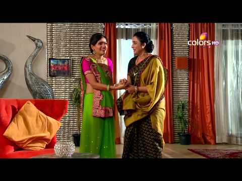 Madhubala - Raja and Madhu start their new life in the chawl. Raja goes to buy a broom stick for the first time in his life. Raja even proceeds to sweep the house, which makes Madhu very happy. Madhu then...