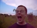 Film instruktażowy traktujący o zabawach ekstremalnych.