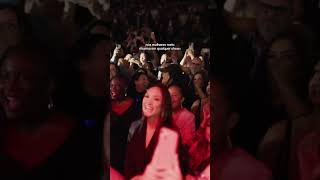 A Rihanna representando todas nós no especial de fim de ano da Mariah Carey em Las Vegas ✨