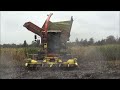 Claas Xerion 3300 trac vc bunker hakselaar met 6 rij kemperbek van ten Hove uit Kamperveen druk bezig in het uddelerveen bij Uddel voor Kroes (11 oktober 2011).