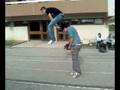 Des premieres s jouant a saute mouton