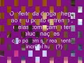 tr�s doidas dan�ando/brigando haha.