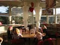 Valentijnskaarten maken in de bibliotheek van Den Hoorn