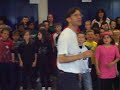 Click here to watch this video Wohlen: 240 Kinder singen den Sommer herbei