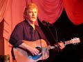 tom performing the joni mitchell classic at the bull run restaurant in shirley ma on 30-nov 2007. my first video - hope you like it.

posted with permission of the artist. please go to http://www.tomrush.com, buy some stuff and help support the music.