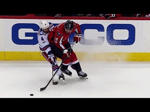 Video: Williams levels Clendening with big butt check