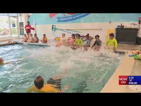 La scuola di nuoto di Stew Leonard insegna alla sicurezza dell’acqua | Wtnh News8 La scuola di nuoto di Stew Leonard insegna alla sicurezza dell’acqua | Wtnh News8