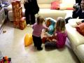 Leyla 1 an et son lapin.AVI