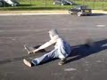 Matt�o varial kickflip rat� au parking de marlioz