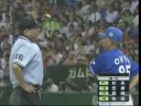 【プロ野球珍プレー】2人の審判が違うジャッジ
