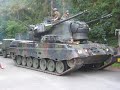 Der beste Flakpanzer der Welt.Kommentare sind ausdrücklich erwünscht.Wenn ihr wahre Patrioten seid, solltet ihr euch auch mal meinen Kanal anschauen.2x 35mm KDA L/90 MaschinenkanoneFIM-92 Stinger Boden-Luft-Rakete47,5t830PS