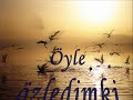 Mehmet Sait Akkuş un guzel şiirini gasabalı feyzo dan dinleyin..Yüreğim dağınık aklım karışık Selam getirin gurbet kuşları Gönlüm geçmişimle hep barışık Benide avutun gurbet kuşları Anar gönlüm yanar içim Su verin bana gurbet kuşları Ne dışım kaldı nede içim Yanın benim için gurbet kuşları Komşuları şimdi arar oldum Özlemişim o günleri gurbet kuşları Geride bıraktığım dostlukları Sorar olmuşum gurbet kuşları Ayranı ile saç ekmeği Alıp yiyin gurbet kuşları İçimde yanan özlem çiçeği Alıp koklayın gurbet kuşları Öyle özledimki gözümde tütüyor Hasretimi alıp götürün gurbet kuşları Hatırladıkça içim yanıyor Ağlayın benim için gurbet kuşları Oturup düşünürüm hüzünlü ağlarım Göz yaşı dökün benim için gurbet kuşları Açarım ellerimi duaya başlarım Duamla alıp götürün gurbet kuşları Mehmet Sait Akkuş