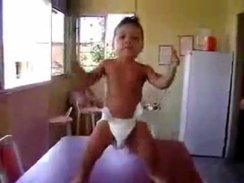menina pelada