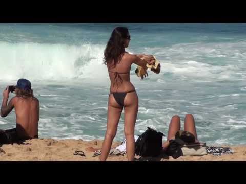 Hui - Highlights of the 2010 Da Hui Backdoor Shootout. Book Your Hawaiian Activities Now Here http://www.barefoothawaii.com/puredigitalmedia !! Makuakai Rothman Ma...