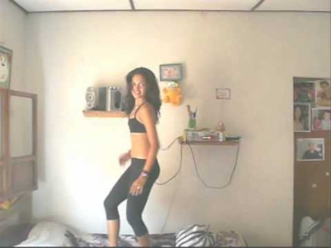 chicas bailando reggaeton sin ropa. chicas bailando reggaeton sin