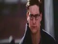 Spiderman 2Pour réussir le saut de la foi.Q'est ce qu'il vous manque pour être heureux ? Avez-vous déjà imaginé ce que vous deviez accomplir pour le devenir ?Les jours sont tous les même, pour sortir du labyrinthe du quotidien et surmonter nos peurs les plus profondes, il faut prendre son souffle et effectuer le saut de la foi. Le cinéma nous donne sa solution en mettant en image le saut de la foi de ses héros. J'ajoute ici quelques commentaires personnels.Pour réussir le saut de la foi dans votre vie, il faut :Ne pas regarder en arrière. Si vous avez vécu des choses difficiles dans votre passé, il ne faut pas y penser. Votre passé est une lourde pierre dont le poids vous empêche de voler, il faut la lâcher.Pour ne pas surmonter nos peurs les plus profondes, notre inconscient élabore des mécanismes de défense pour ne pas que nous regardions les vrais problèmes en face. Tout le monde n'est pas prêt, chacun doit marcher à son rythme. N'obligez personne à effectuer le saut de la foi. Respectez ceux qui trouvent des arguments pour ne pas avoir à le faire. Il faut un temps pour tout. En revanche vous pouvez les mettre sur le chemin en leur parlant du saut de la foi.Ne parlez pas de votre plus grande peur à la légère, si vous la surmontez vous libérerez votre tête, mais si quelqu'un venait à la connaître, il tiendrait entre ses mains de quoi vous faire souffrir.J'effectue le saut de la foi maintenant, pas demain ni la semaine prochaine. Ni quand les choses iront mieux. Je ne cherche pas une raison pour le remettre à plus tard. Aujourd'hui je suis en mesure de faire quelque chose pour vivre pleinement le saut de la foi. Alors je ne dis qu'une chose : j'y vais !Vous pouvez vous aider de la religion pour effectuer le saut de la foi. Si vous êtes bouddhiste, vous pouvez vous dire que Bouddha est en vous. Si vous êtes catholique, que le christ est en vous. Ne doutez pas de leur amour pour effectuer le saut de la foi car c'est pour surmonter vos peurs les plus intimes que vous êtes sur terre.Soyez simple. Soyez vous-même. Ne vous compliquez pas inutilement avec des pensées diverses. Agissez. Ne réfléchissez pas. A la limite, agissez comme un enfant, comme si c'était la première fois, sans élaborer des choses compliquées, comme si c'était le premier jour de votre vie, sans préjugés dans votre tête, sans pensées toutes faites.Vous devez agir pour donner l'occasion à la vie de vous donner ce qu'il vous manque. Si vous ne montez pas assez haut pour le chercher, ça ne viendra pas. Si vous ne descendez pas assez profondément en vous-même pour rectifier ce qui coince, ça ne marchera pas non plus.Agissez complètement. Sans le moindre doute. De manière entière.Le saut de la foi sert à surmonter ce qui bloque la tête afin de vous rendre libre.Si vous ne réussissez pas du premier coup, recommencez.N'oubliez pas ! Vous allez quitter ce site et reprendre vos occupations et peut être oublier ce que vous venez de lire. Il va falloir vous souvenir de ce que vous avez lu pour vous rappeler que vous devez surmonter votre peur la plus profonde.Notre humanité est bloquée à cause de son inconscient et des peurs qui s'y trouvent cachées.Surmonter nos peurs fait parti de notre évolution. C'est une étape difficile mais qui n'a aucune raison de ne pas réussir.