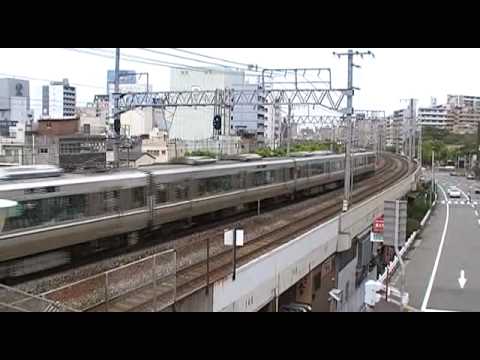 JR元町駅に入線する223系