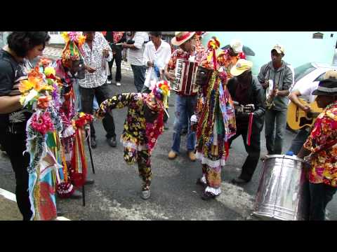 Folia de reis em Minas Gerais - A jaca é uma dança bem singular dentro da folia de Reis, exige do Bastião muita agilidade e destreza.