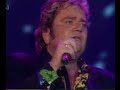 't mooiste nummer van de cd samen met dr�. helaas verknipt uitgezonden , zolang de dvd nog niet uit is moeten we 't met deze compilatie doen.