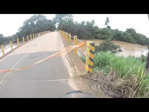 Enchente bloqueia estrada que vai pra caju - Ponte depois do ibicatu, Rio Mogi Guaçu
