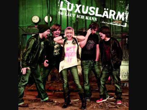 Jashinistin7693 - Sie weiß genau wie Regen klingt. Wie weit entfernt die Lichter sind. Sie hört genau wie du es sagst, wie du es meinst wenn du sie fragst. Sie überhört dein M...
