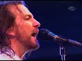 Great live performance by Pearl Jam 05'