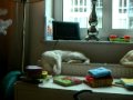 Sharif speelt met poppen...