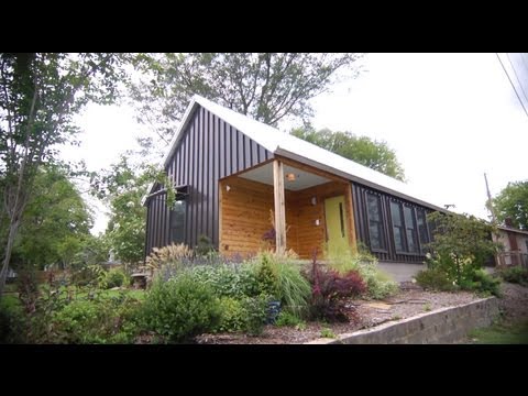small home - Get more design ideas from P. Allen Smith: http://www.youtube.com/playlist?list=PL5BA147F9C0D0A0D3&feature=view_all William and Rhina do not live in a big ho...