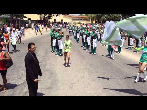 Banda Marcial Machado de Assis desfila pela avenida principal do Valentina