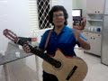 GRACA GOUVEA TOCANDO VIOLAO NA FESTA DE NIVER DA SOLANGE