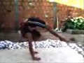 amanda e taiane parada de m�o e contorcionismo