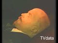 Vladímir Lenin (en ruso Ленин; Simbirsk, Rusia, 22 de abril de 1870 - Gorki, 21 de enero de 1924) fue el seudónimo de Vladimir Ilich Ulianov (Владимир Ильич Ульянов), dirigente revolucionario ruso y líder bolchevique. Fue el primer presidente del Gobierno soviético (el Consejo de Comisarios del Pueblo) de la Unión Soviética, elegido en el II Congreso de los Sóviets de diputados obreros y soldados de toda Rusia el 25 de octubre. tags: lenin, tumba, tomb, moscu, moscow, rusia, russia, union sovietica, urss, usrr, plaza roja, red square, ejercito rojo, red army, stalin, hitler, ww2, trosky, bolchevique, revolucion.