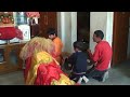 廣東陸河岳溪金獅團拜年示範，岳溪金獅團舞的獅子和台灣的客家獅類似，影片中為過年期間到家戶中拜年的情況，入廳堂時先拜獅，然後到每個房間走動，有淨宅及喜慶之意。