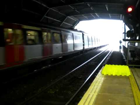 港鐵(前九鐵)SP1900(千九)列車駛入太和(車)站