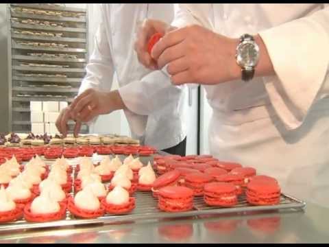 Confection des macarons Ladurée pour le mariage Princier de Monaco