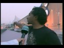 تقرير محمد الخطيب من أخبار الإمارات في تلفزيون دبي عن عبور المشاة من غير الأماكن المخصصة لهم أمام مركز صحارى في الشارقة وتعريض حياتهم للخطر