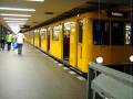 U-Bahn Typ A3L fährt in den Zoo ein