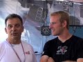 Red Bull Air Race Mechaniker Vito Bei Mike Mangold Im Hangar (German)