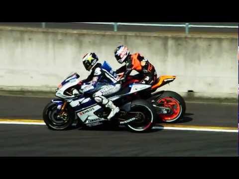 Colin Edwards - WarmUp Run,although Jorge's machine engine had stalled... it was able to be run with Colin Edwards' help!!